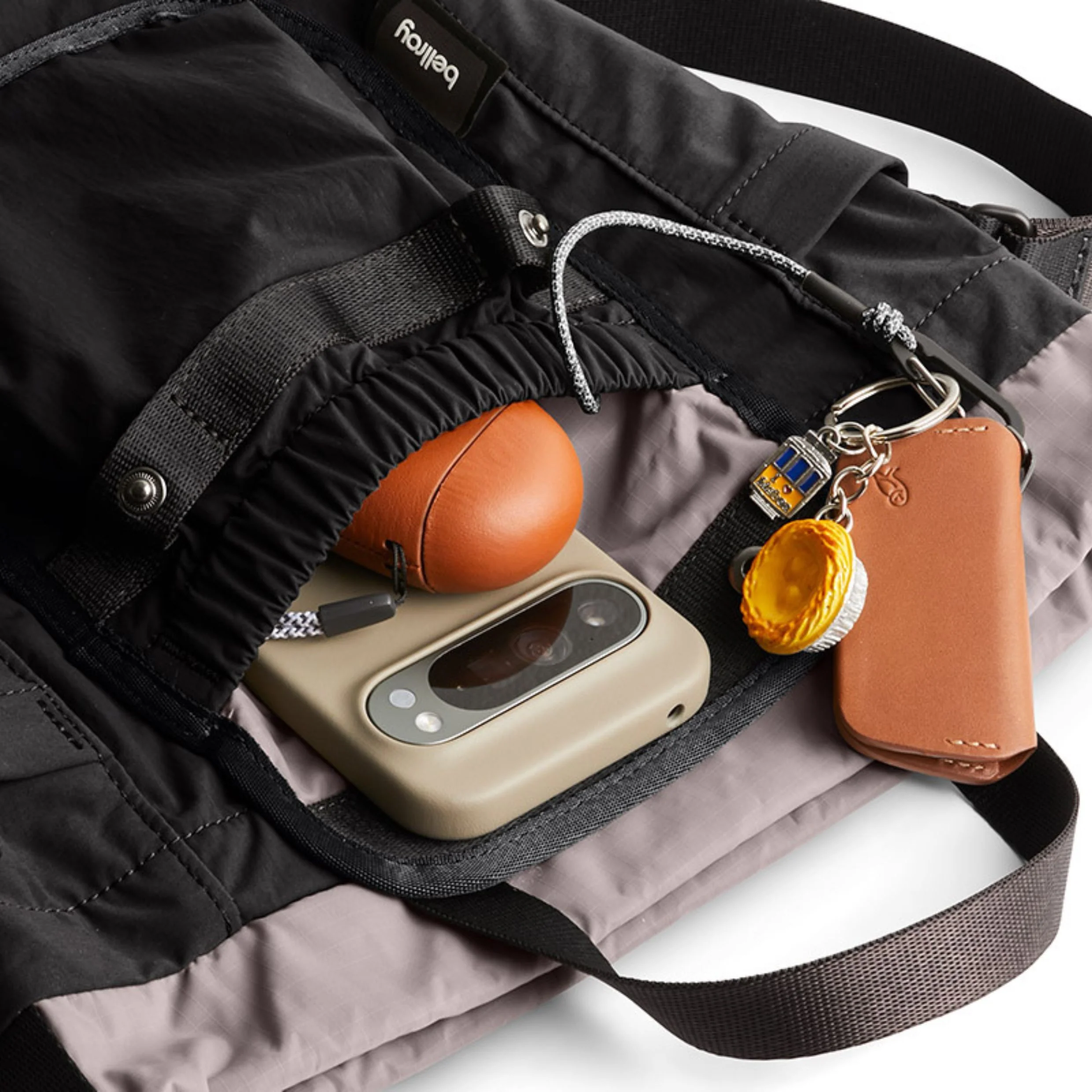 Bellroy Cinch Bucket Bag - Image 5