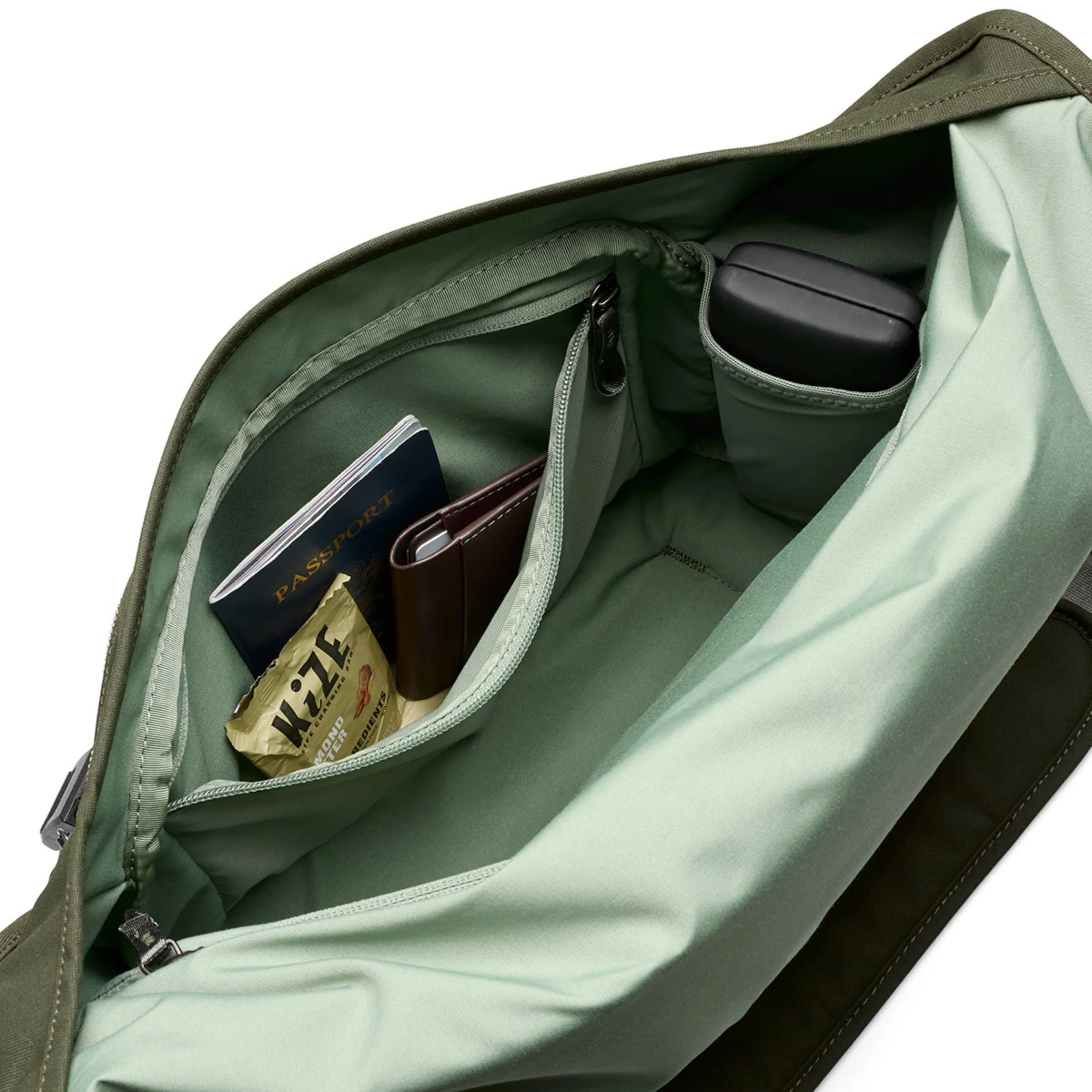 Bellroy Classic Messenger - Image 3