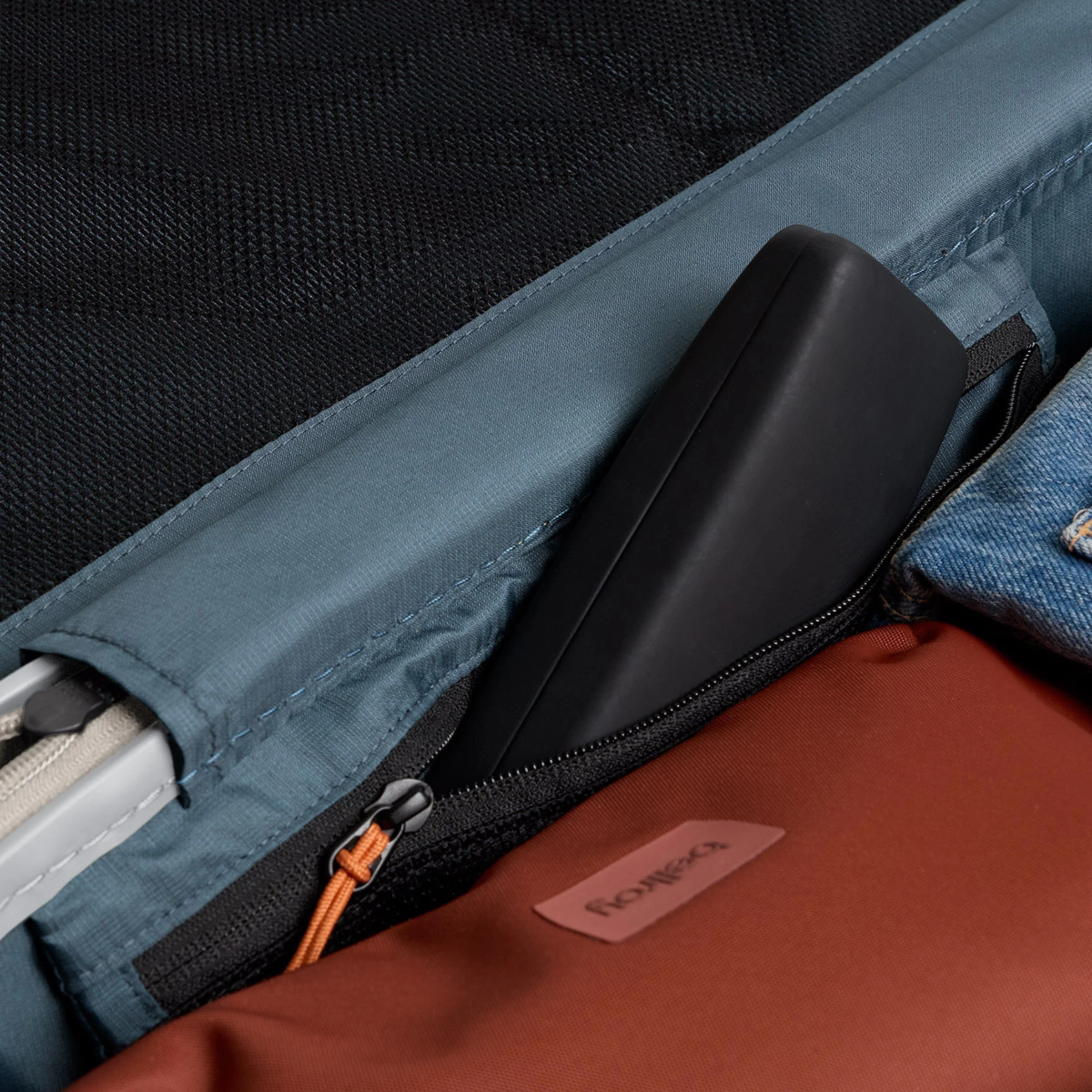 Bellroy Transit Check-In Chalk - Image 5