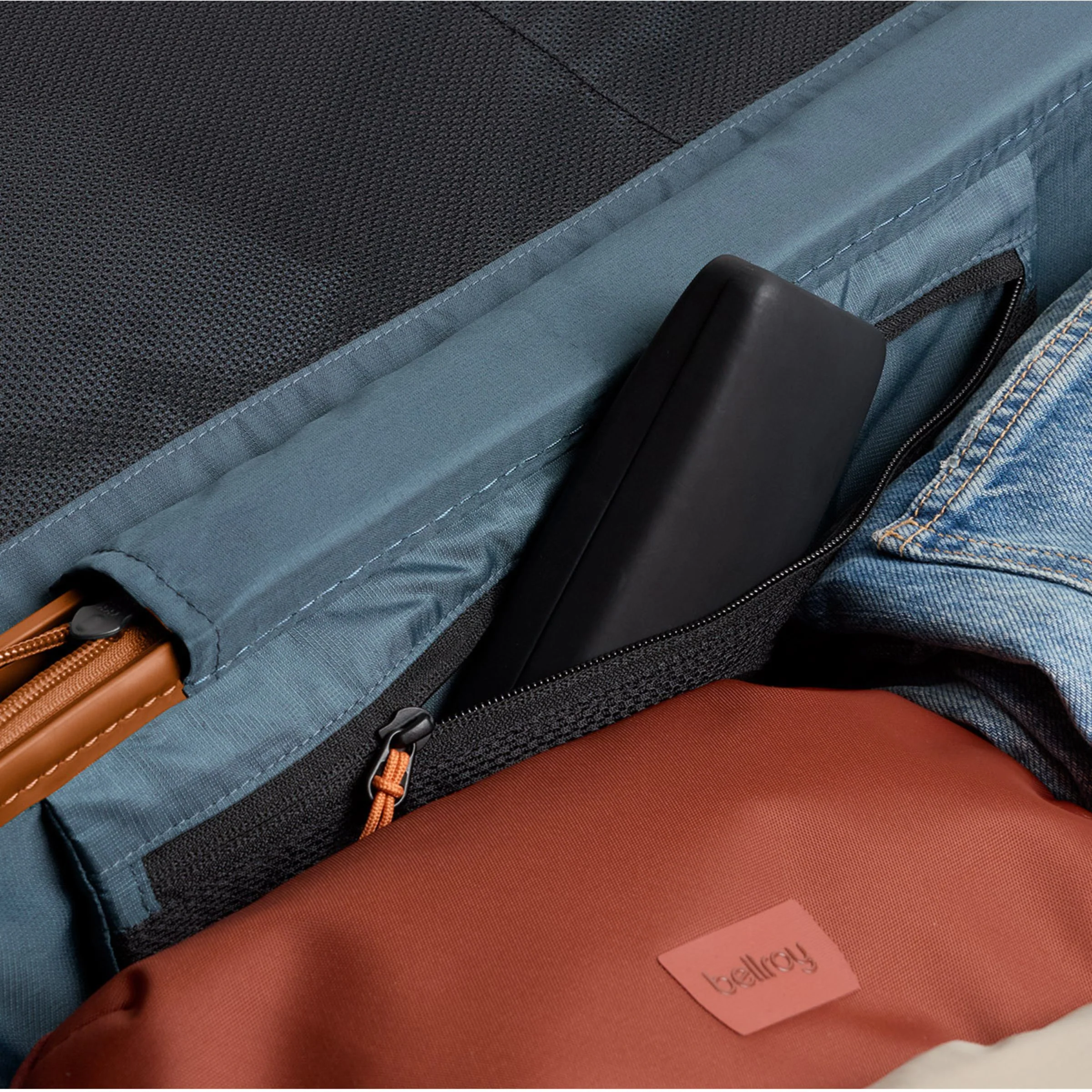 Bellroy Transit Check-In Large - Image 5